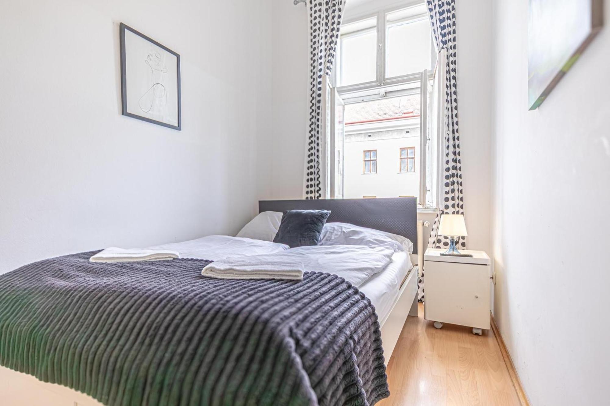 Sweet 3br Shared Near Wiener Stadthalle & Apartment *