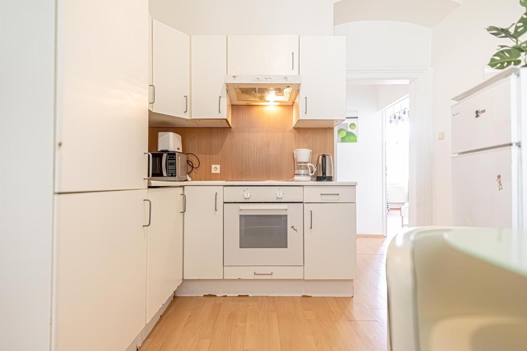 Sweet 3br Shared Near Wiener Stadthalle & Wien