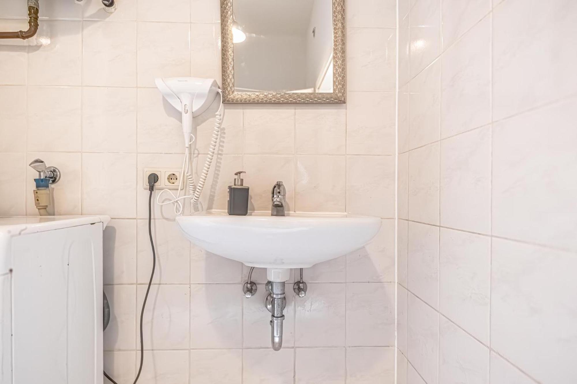 Sweet 3br Shared Near Wiener Stadthalle & * Wien